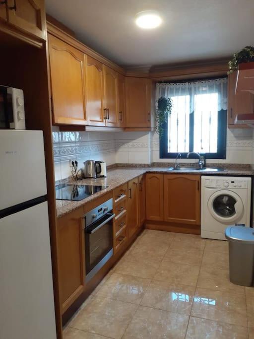 Luxury Port Apartments Торевьиа Экстерьер фото